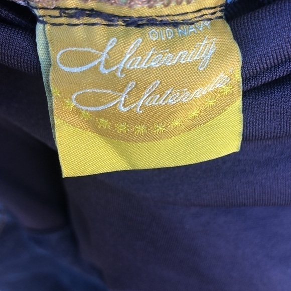 Old Navy Maternity crop jeans | SIZE 8 Maternity - Picture 8 of 10